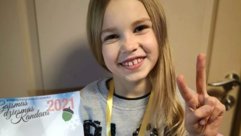 Vokālā ansambļa “Marimbo” dalībniecei 3.vieta jauno vokālistu konkursā “Gaismas dziesmas Kandavā”