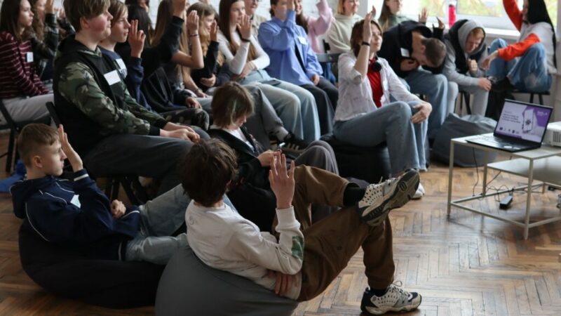 Turpinās darbs pie digitālās darba ar jaunatni sistēmas attīstības