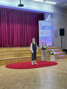 konkursa dalībnieks no Ezeres pamatskolas